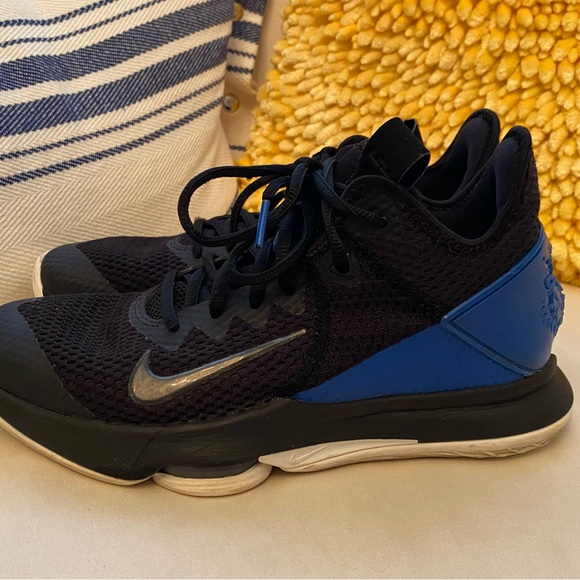 Nike Lebron Zoom Witness 4 - Picture 4 of 6